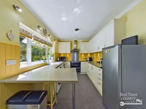 Kitchen- click for photo gallery